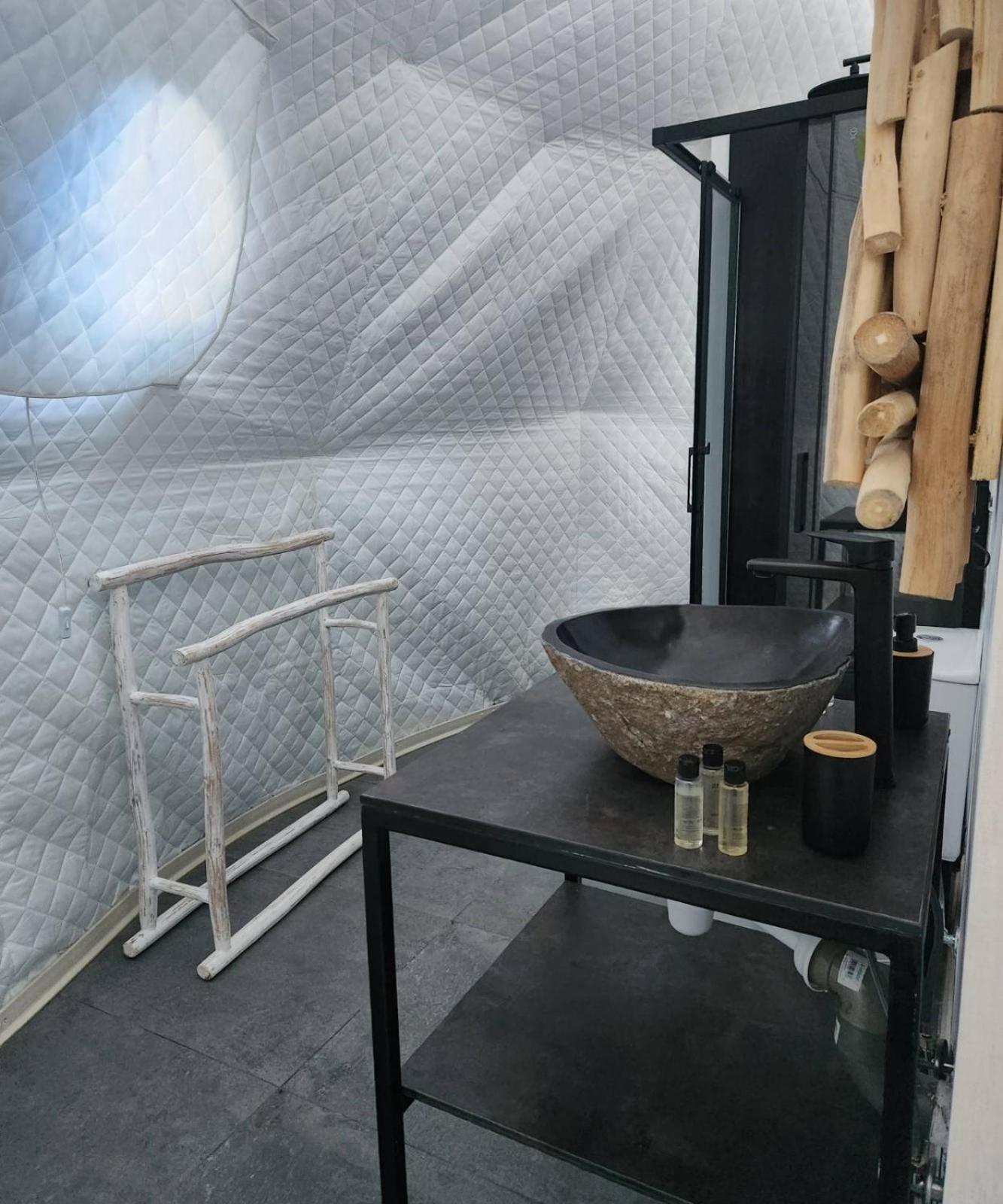 River Glamping Kalopanayiotis Cabană